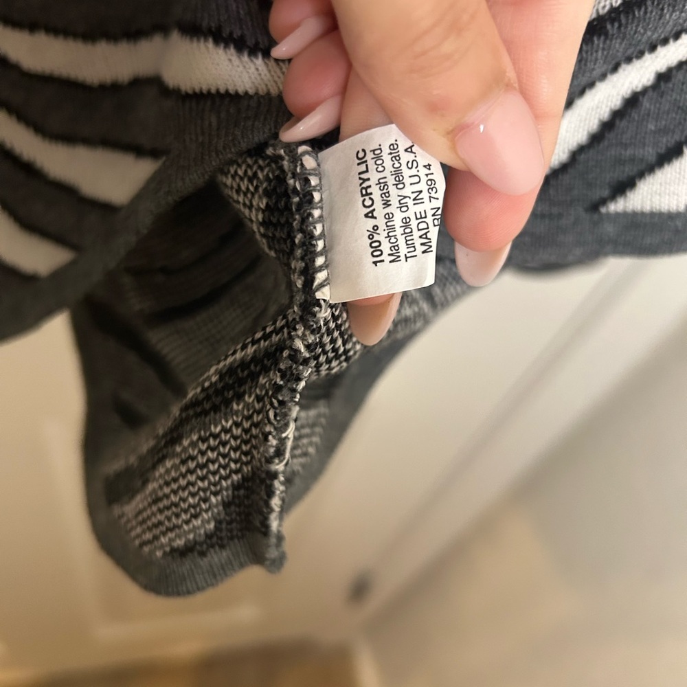 Alfred Dunner Black and White Knit Top - Picture 5 of 7